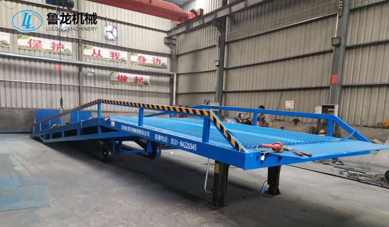 移動(dòng)式液壓登車橋